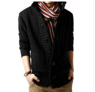 Sweat à col pour hommes d'automne-hiver avec aiguille épaisse et boucle à poitrine unique
