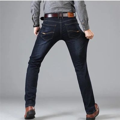 Jeans légers de taille moyenne type homme d'été mince et droit