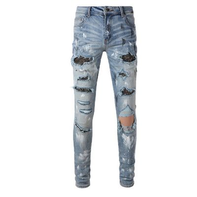 Jeans à l' écorce en denim de la mode, cristaux, rivets, coupe de chaussure, jeans avec matériaux lavables