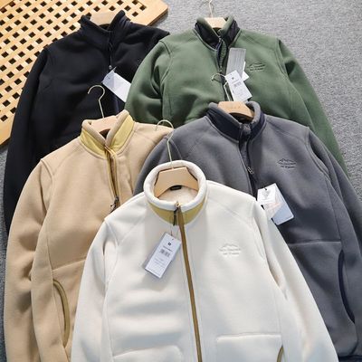 Vêtement de laine polaire brodée Unisexe épaissie col chaud collier homme veste manteaux tricotés