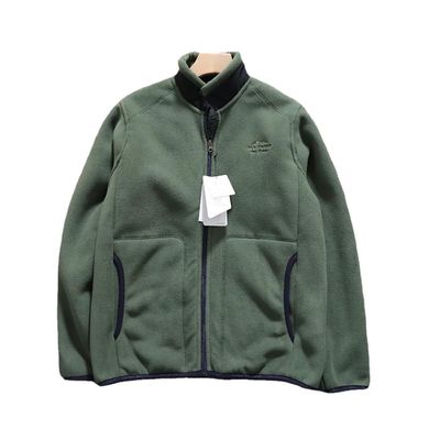 Vêtement de laine polaire brodée Unisexe épaissie col chaud collier homme veste manteaux tricotés