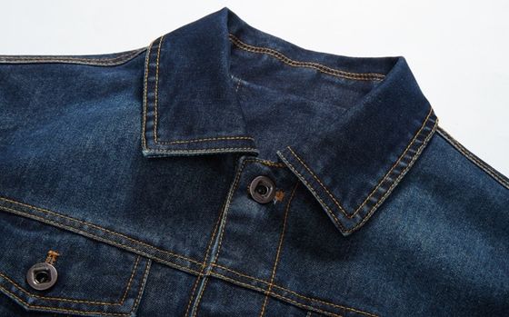 Embroiderie sur mesure Jacket en denim pour hommes pour vêtements de rue Conception de plaquette à poitrine unique